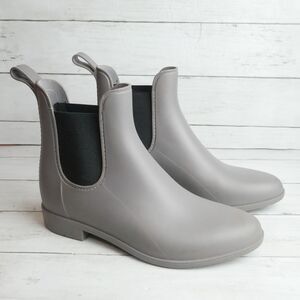 Capelli New York  Womens Size 9 Chelsea Rain Boots Gray